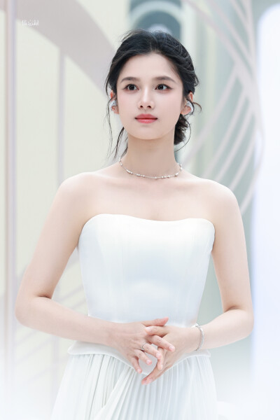 张婧仪