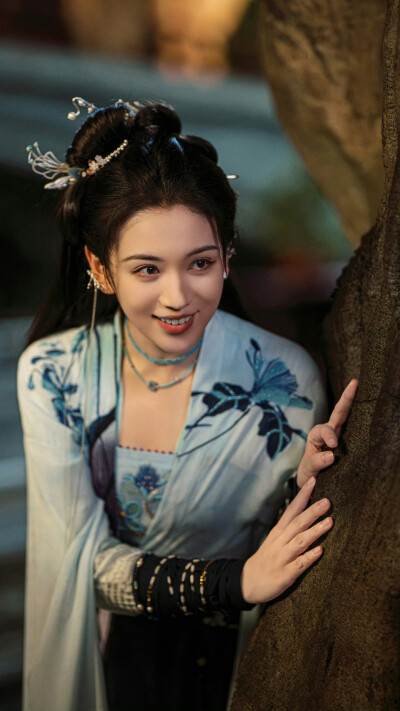 云秀行 卫十三 代露娃