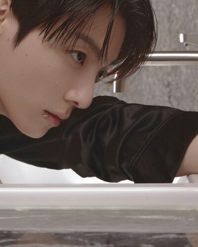 260522
harpersbazaarkorea ins更新柾国相关