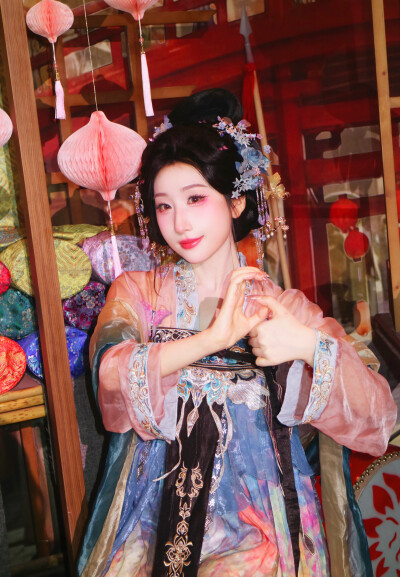邓寓君
