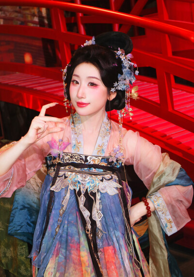 邓寓君