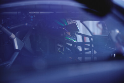 YIBO-OFFICIAL：
#85RACING#
「练车日 DAY 1」
冲破热浪，找回手感，继续练！
85号赛车手闪现一下！´ₒ⦁⩊⦁ₒ`@王一博·YIBO ​​​