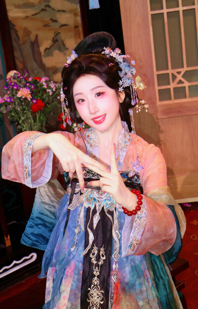 邓寓君