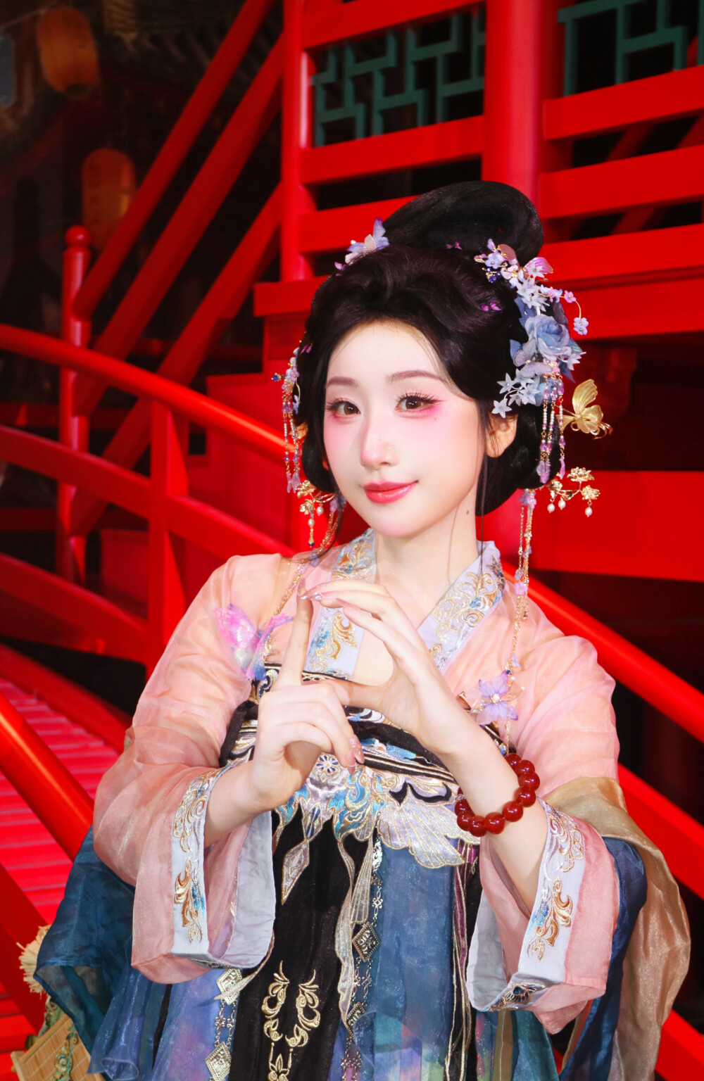 邓寓君