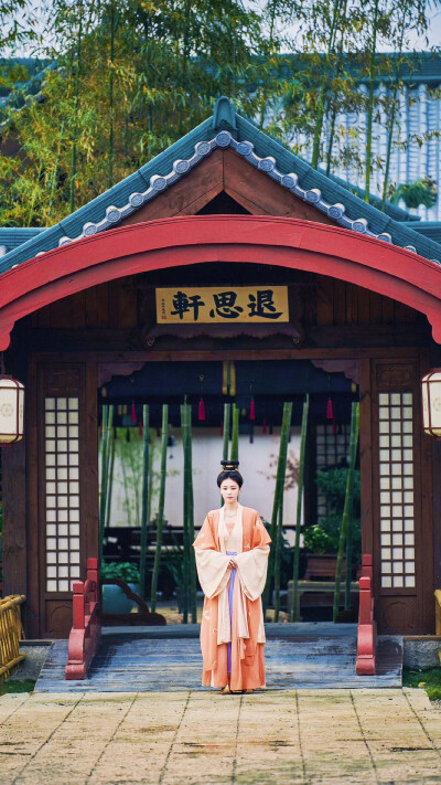 莫离