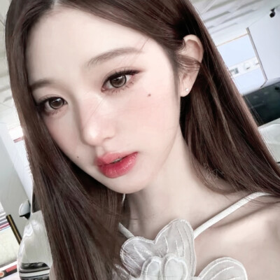 有什么事情我可以帮你解决，不要做那么可爱的表情给别人看