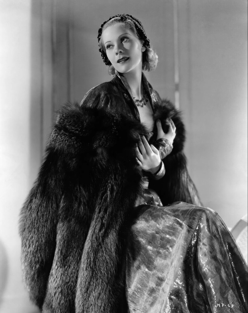 纳塔利娅·帕夫洛夫娜·帕雷（Natalia Pavlovna Paley，1905年-1982年），俄国大公保罗·亚历山德罗维奇之女，沙皇亚历山大二世孙女，是一位模特、社交名媛、演员。