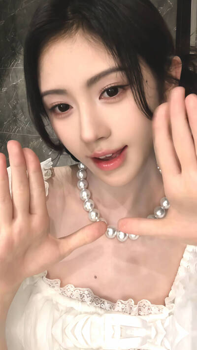 鞠婧祎