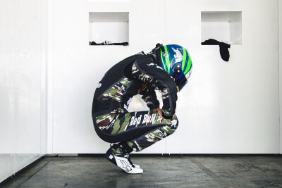 YIBO-OFFICIAL：
#85RACING#
「练车日 DAY 3」
早！85热身进行时！@王一博·YIBO ​​​