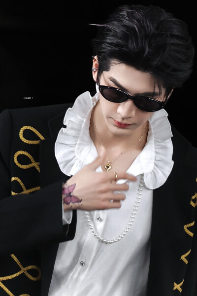 张凌赫