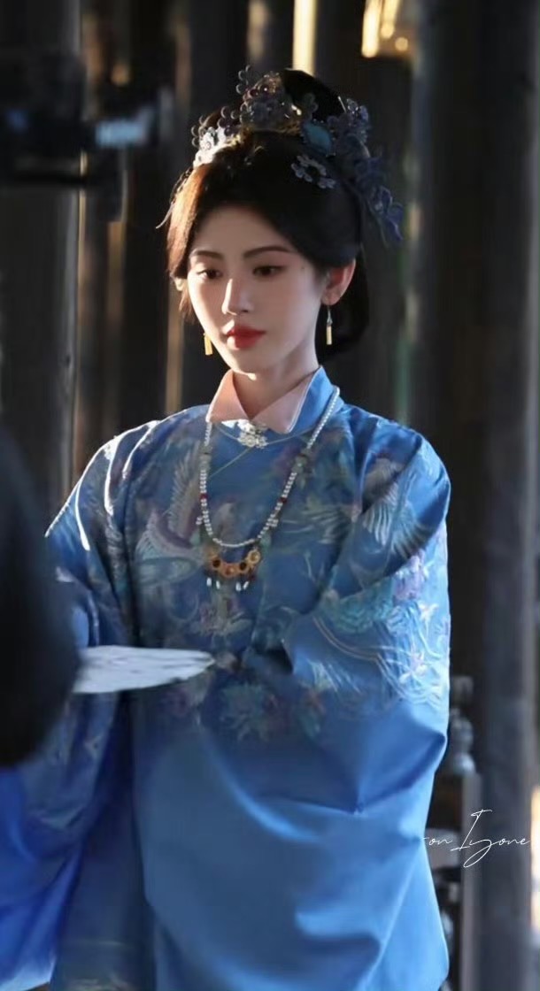 鞠婧祎