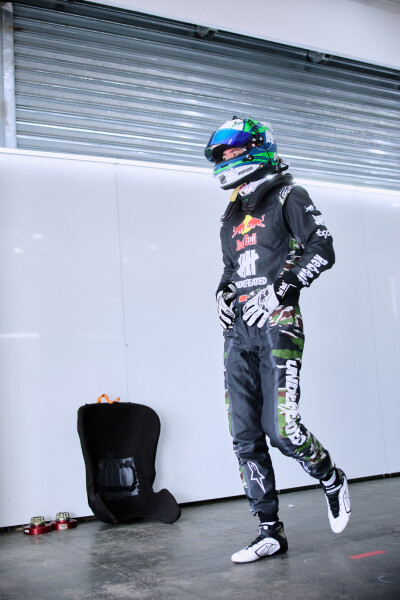 YIBO-OFFICIAL：
#85RACING# 
「练车日 DAY 3」
引擎暂歇，数据存档，保持状态，
蓄力下一场！@王一博·YIBO ​​​