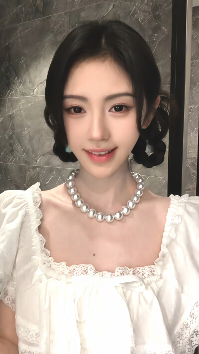 鞠婧祎