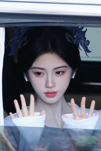 鞠婧祎