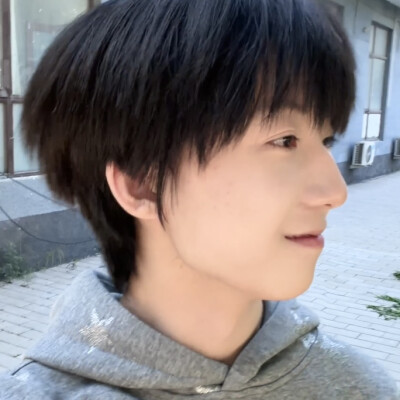 他一定比我成熟