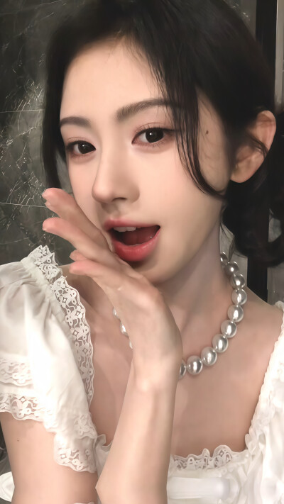 鞠婧祎