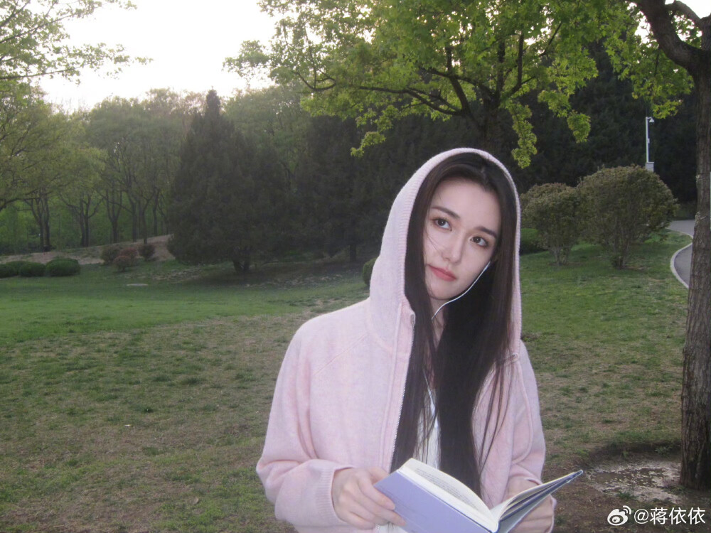蒋依依