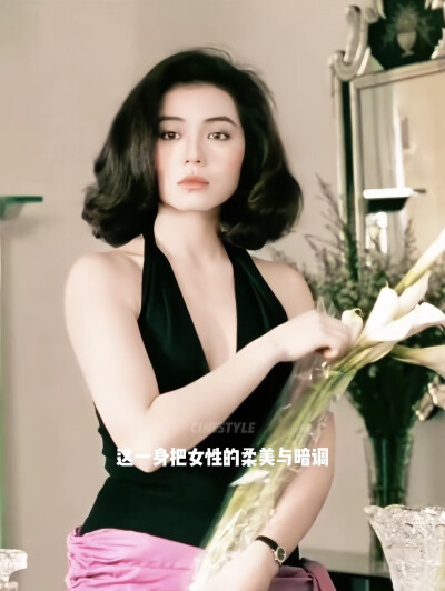 钟楚红有一种独特的法式慵懒气质，别人很难模仿。