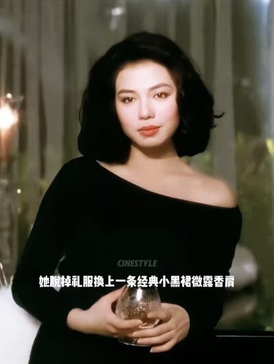 钟楚红有一种独特的法式慵懒气质，别人很难模仿。