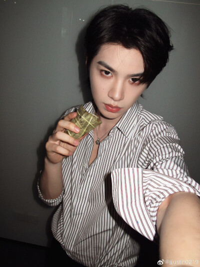 黄明昊