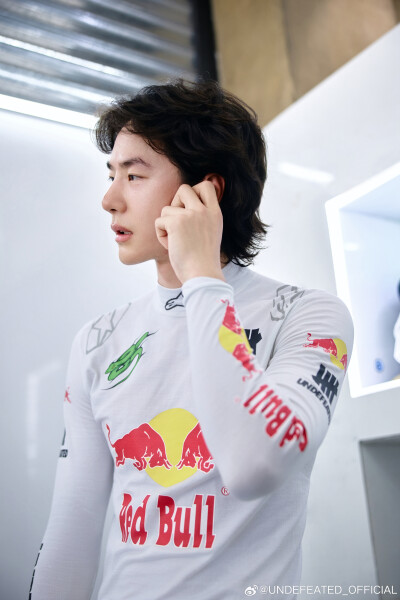 UNDEFEATED_OFFICIAL：
85 on Track丨CHINA GT 珠海站练车日
热浪不减
持续调校
沉淀纯粹
保持专注！
#UNDEFEATED# #UNDEFEATED官方赞助赛车手王一博# #85RACING# #ChinaGT中国超级跑车锦标赛# ​​​