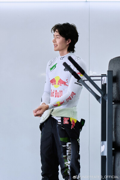 UNDEFEATED_OFFICIAL：
85 on Track丨CHINA GT 珠海站练车日
热浪不减
持续调校
沉淀纯粹
保持专注！
#UNDEFEATED# #UNDEFEATED官方赞助赛车手王一博# #85RACING# #ChinaGT中国超级跑车锦标赛# ​​​