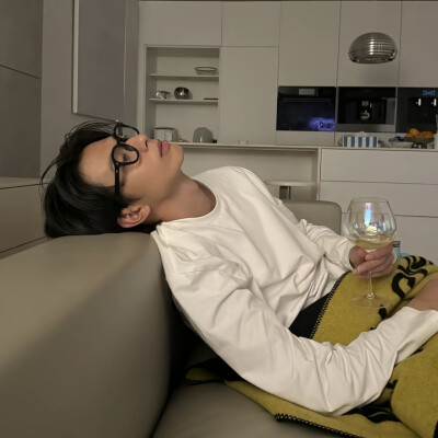 头像丨男头 一直想你于是一直幸福