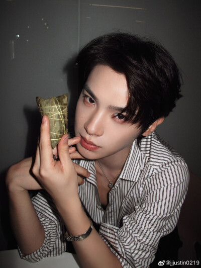黄明昊
