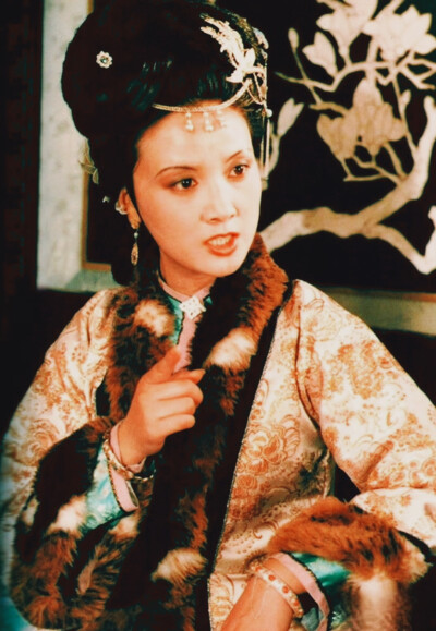 邓婕
