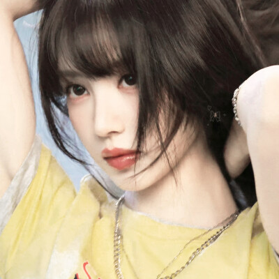 好喜欢看这个女孩穿黄色