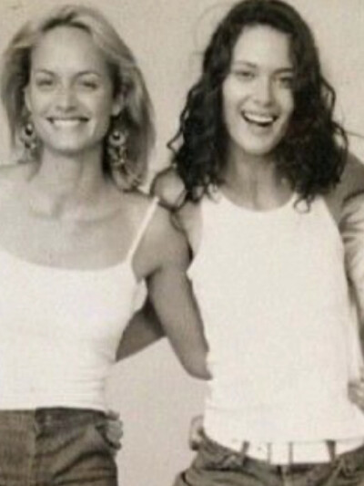 Shalom Harlow, Amber Valleta