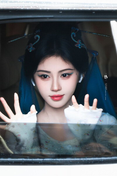鞠婧祎