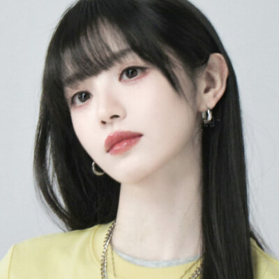 好喜欢看这个女孩穿黄色