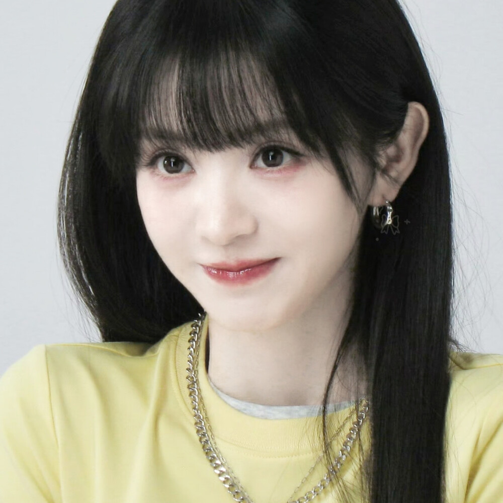 好喜欢看这个女孩穿黄色