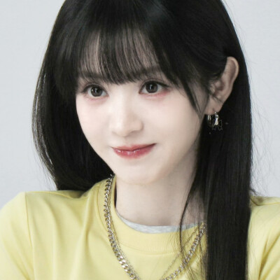 好喜欢看这个女孩穿黄色