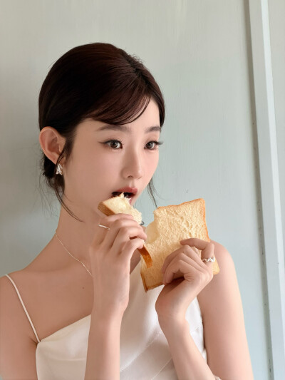 张艺凡