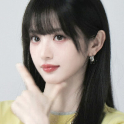 好喜欢看这个女孩穿黄色