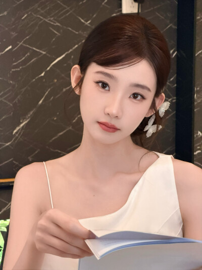 张艺凡