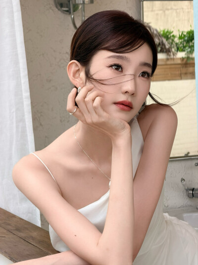 张艺凡
