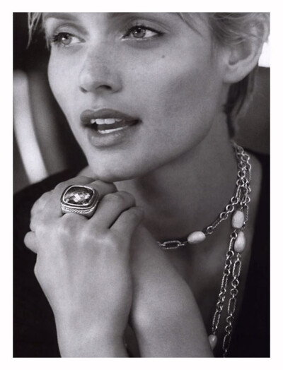 Amber Valletta