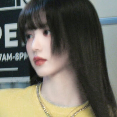 好喜欢看这个女孩穿黄色