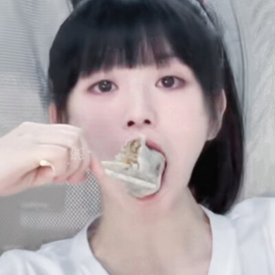 卢晚晚大口吃！