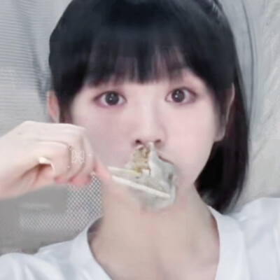 卢晚晚大口吃！