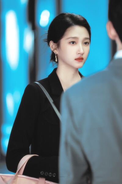 - 关晓彤 / 晴也 。