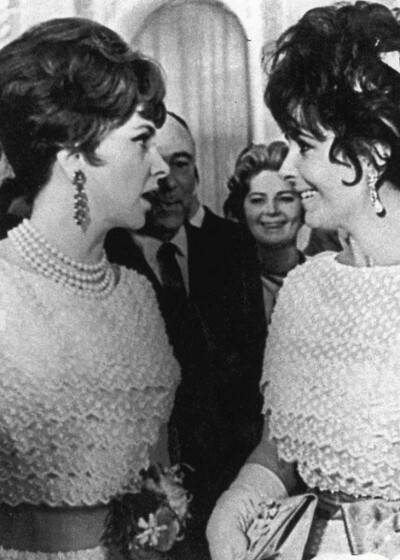 Elizabeth Taylor ​​​与吉娜.劳伦勃利吉塔撞衫