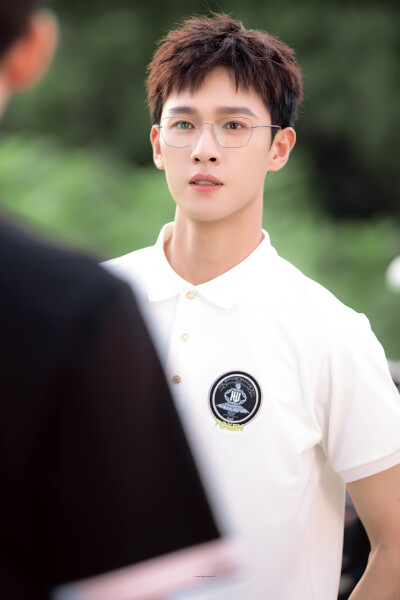- 李昀锐 。