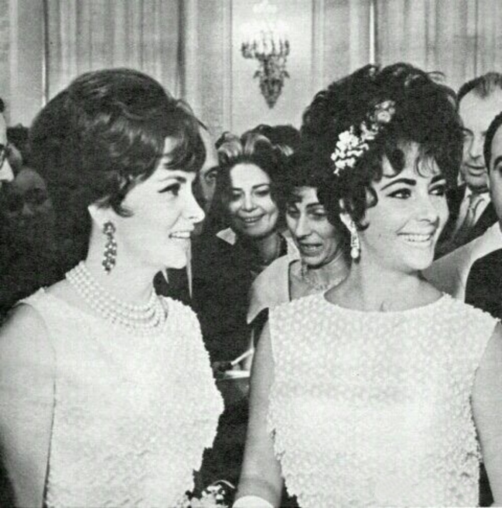 Elizabeth Taylor ​​​与吉娜.劳伦勃利吉塔撞衫