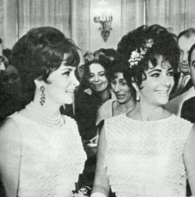 Elizabeth Taylor ​​​与吉娜.劳伦勃利吉塔撞衫