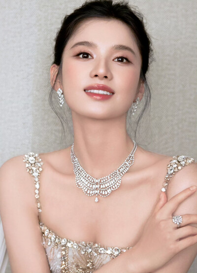 张婧仪
