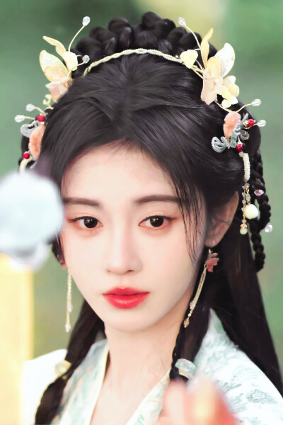 鞠婧祎